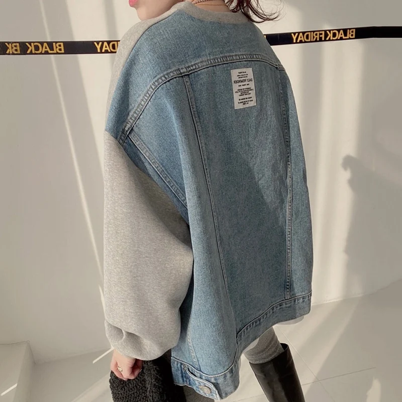 Moletom jeans feminino gola redonda com patch de letras, perfeito para um visual casual e estiloso, confortável e ideal para o dia a dia. — foto 6