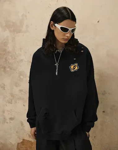 Moletom com capuz casual, design desgastado e lavado, perfeito para combinar com tudo, ideal para lazer e te acompanhar em qualquer momento.