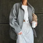 Casaco de Lã Cinza com Gola Alta Charmosa para um Visual Sofisticado e Confortável, Ideal para o Inverno e Outono — foto 6