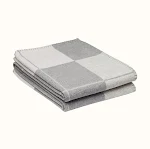 Sofá de Escritório com Manta e Ar Condicionado para Casa. Conforto e frescor no seu espaço de trabalho ou descanso, ideal para uso doméstico — foto 2