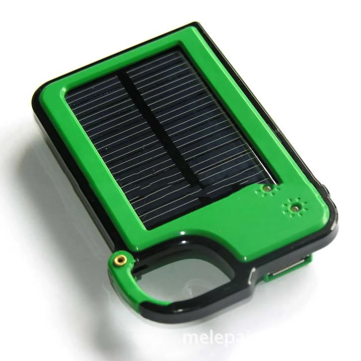 Carregador Solar Power Bank com Bateria de Polímero, Gancho e Chaveiro. Carregue seu celular com energia solar. Perfeito para viagens e atividades ao ar livre. — foto 2
