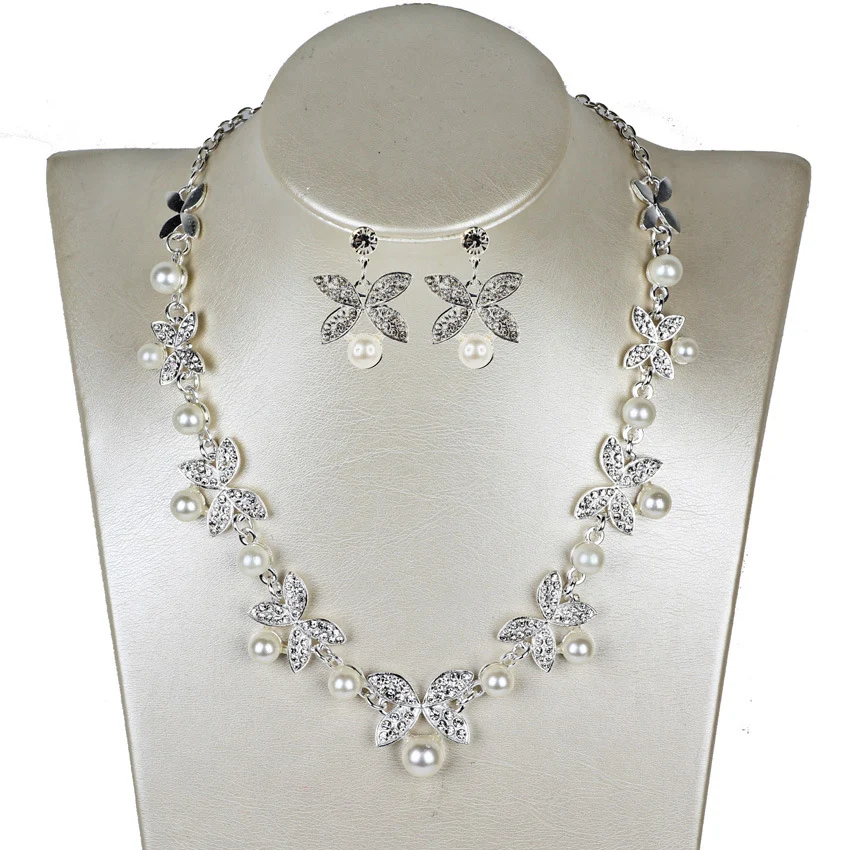 Conjunto de colar, brincos e joias para noiva com borboletas de pérolas. Adicione elegância e brilho ao seu dia especial e inesquecível. — foto 3