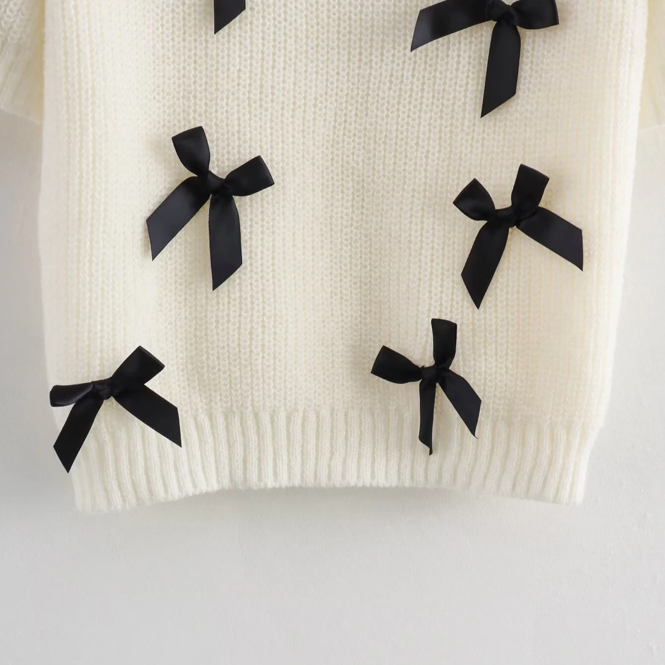 Dames Street Fashion Blouse met strik en korte mouwen. Een stijlvolle en comfortabele top voor dagelijks gebruik. Perfect voor een casual en trendy look. — foto 5