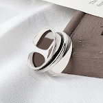 Novo Anel Feminino Moda Simples Rosto Largo Liso – Charme e Sofisticação para o Seu Dia a Dia – Design Moderno e Confortável — foto 1