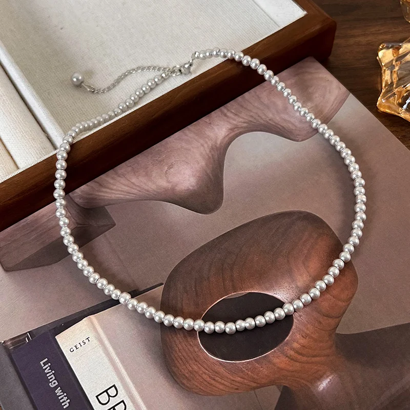 Colar de pérolas cinza feminino, acessório de moda elegante e atemporal. Ideal para adicionar um toque de sofisticação e charme ao seu visual. — foto 10