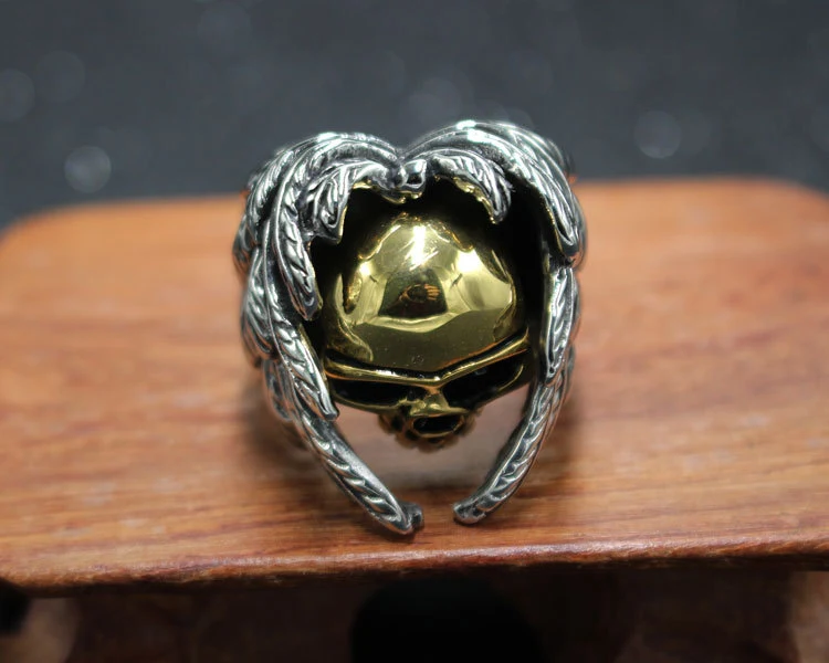 Anel de cabeça de fantasma de pena vintage em aço titânio, joia gótica masculina, design exclusivo, durável, presente perfeito. — foto 3