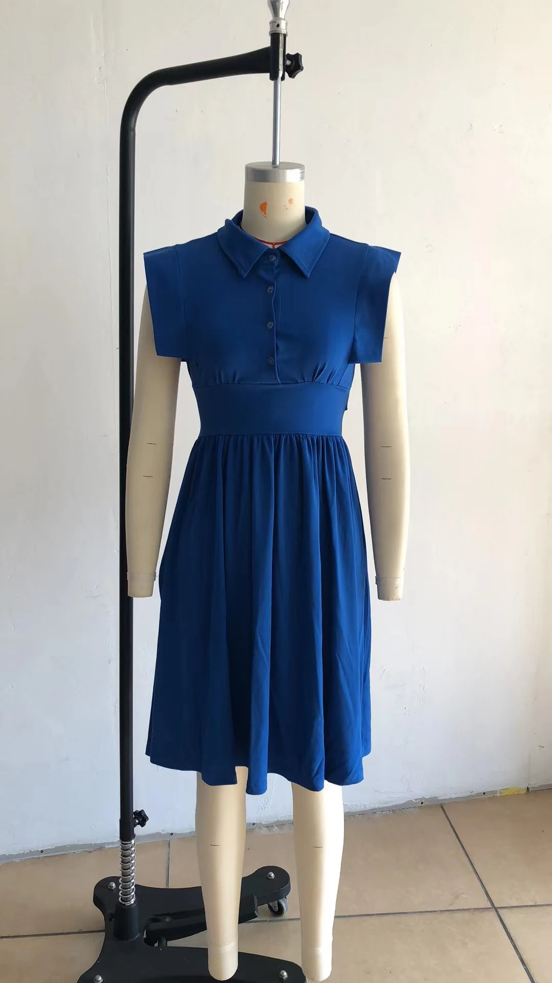 Dames taille-strakke effen kleur mode mouwloze geplooide elegante commuter-jurk — foto 7