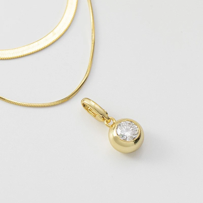 Colar duplo removível de duas camadas, ideal para gêmeas ou amigas. Versátil, elegante, perfeito para combinar ou presentear, um toque especial. — foto 3