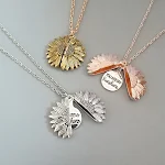 Colar com dupla inscrição de girassol, presente personalizado e único para ela. Demonstre seu amor com este lindo colar floral. — foto 8