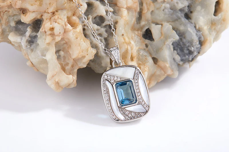 Pingente de topázio natural com personalidade fashion. Joia elegante e sofisticada, ideal para mulheres que buscam um toque de brilho natural e charme. — foto 9