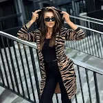 Trench Coat Feminino com Capuz e Mangas Longas Estampa Floral Perfeito para um Visual Sofisticado e Confortável em Qualquer Ocasião — foto 7