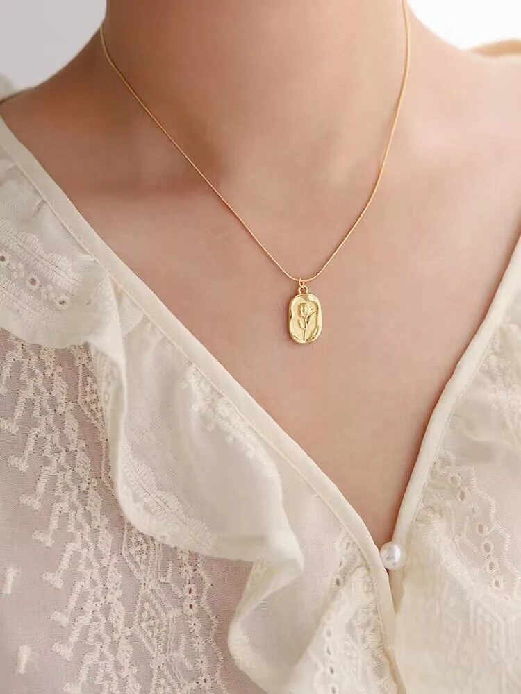 Title 2, Gepersonaliseerde tulpketting voor dames. Een s...