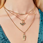 Colar Gótico Rosas e Caixão para um visual sombrio e elegante. Perfeito para amantes da moda alternativa e gótica, ideal para ocasiões especiais e looks únicos. — foto 1