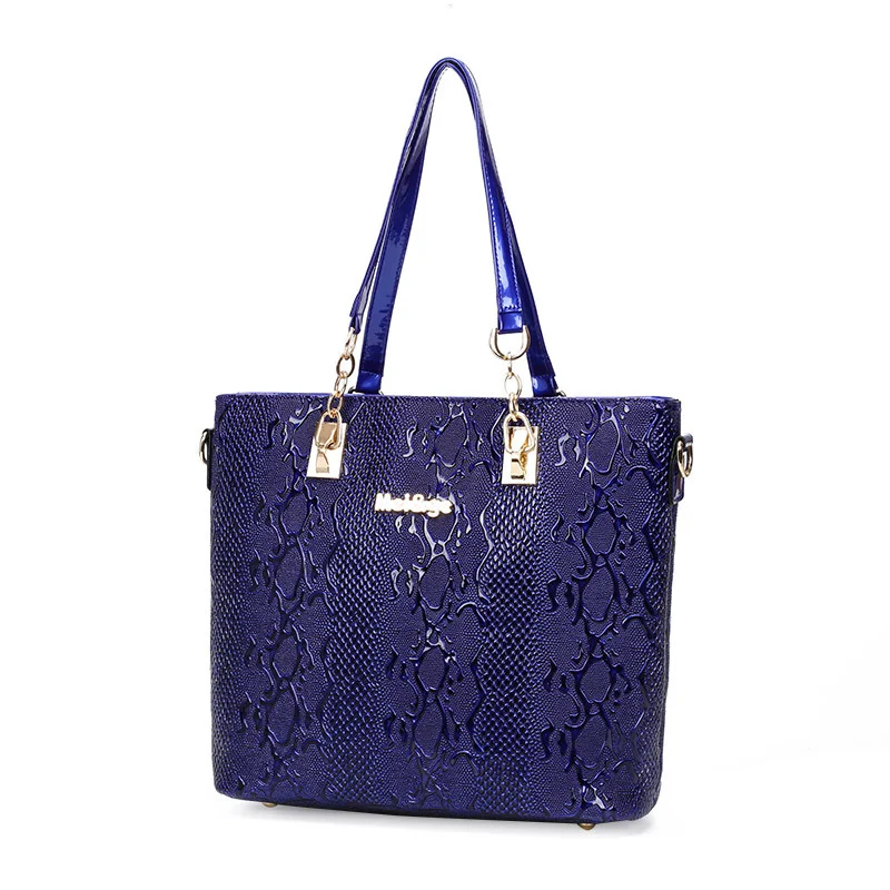 Patent leather shoulder bag for women. A stylish and versatile accessory, perfect for everyday use or special occasions. — photo 6