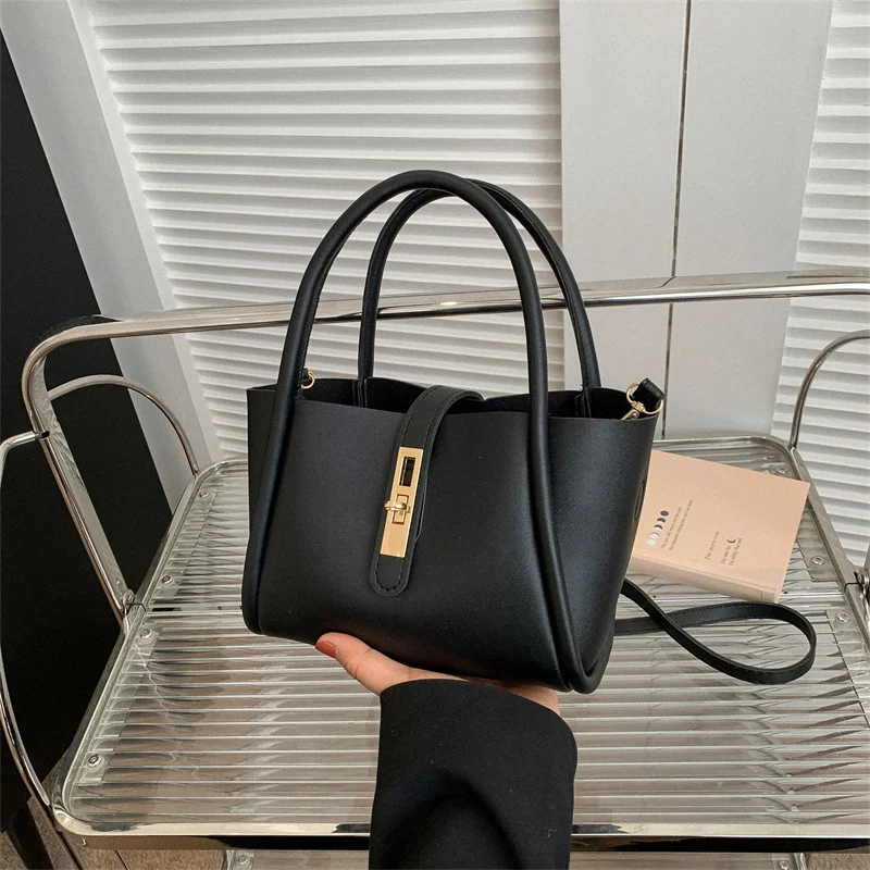 Borsa a spalla donna semplice e casual a secchiello, portatile. Perfetta per l'uso quotidiano, comoda e versatile per ogni occasione. — foto 3