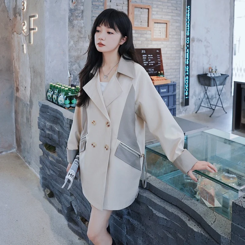 Trench coat corto casual avorio con contrasto – Stile rilassato ed elegante per ogni occasione – Perfetto per un look moderno e versatile — foto 5