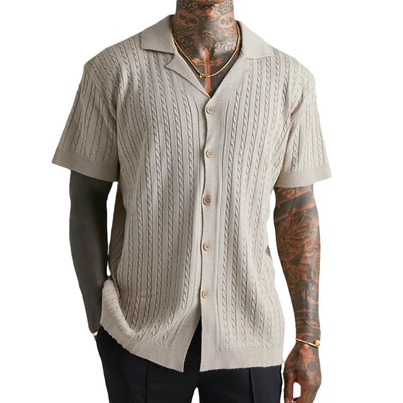 Camisa masculina de malha com botões e manga curta. Conforto e estilo casual para o dia a dia e para os dias mais quentes do verão. — foto 1