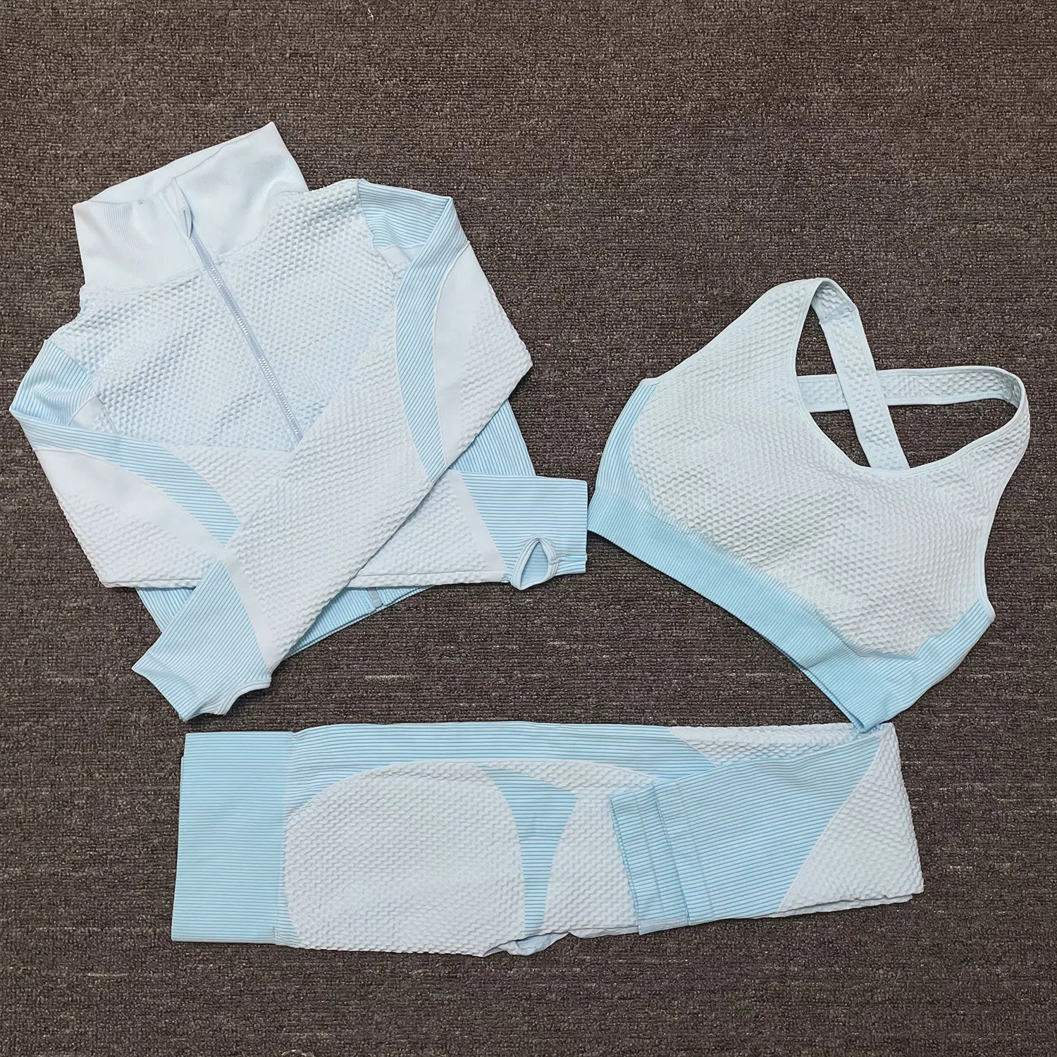 Conjunto esportivo de ioga com três peças, calças de fitness elásticas. Perfeito para esportes e yoga. Conforto e flexibilidade para seus treinos. — foto 25