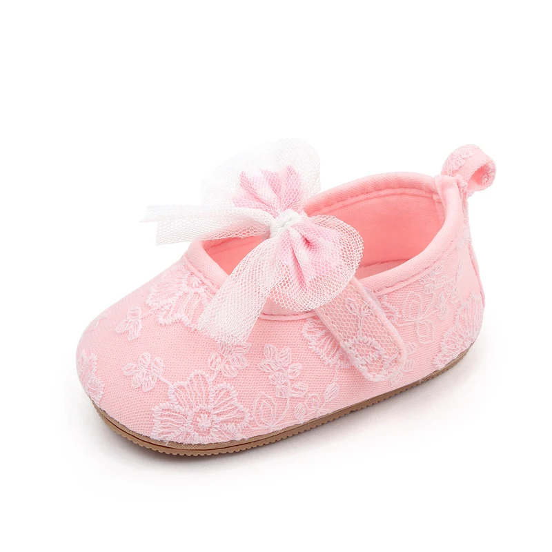 Sapatinhos infantis de princesa com laço, renda e sola de borracha macia. Lindos e confortáveis, perfeitos para sua pequena. — foto 9