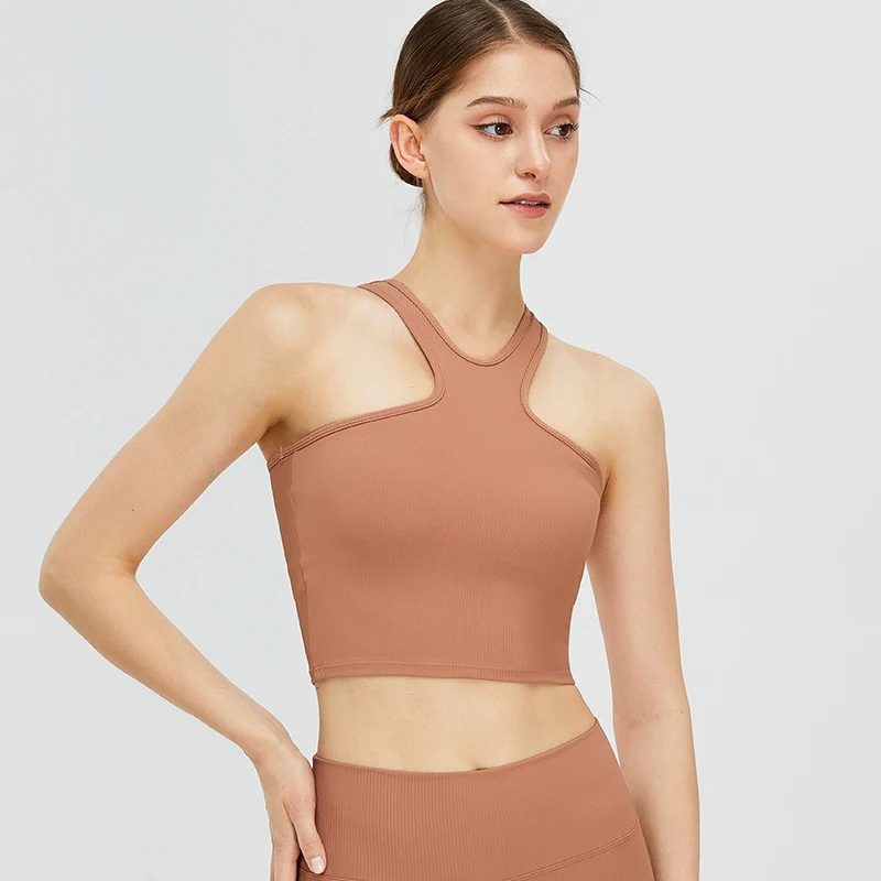 Kadın Yoga Yeleği Halter Askılı Güzel Sırt Tank Topu, yoga ve egzersizleriniz için rahat, şık ve destekleyici bir tasarım. — Fotoğraf 1