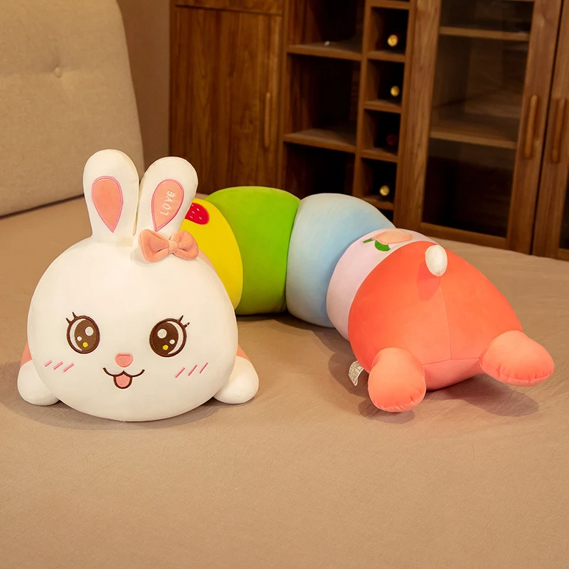 Almofada infantil de pelúcia macia com desenho de coelho e lagarta, perfeita para abraçar e dormir, ideal para crianças e bebês. — foto 4