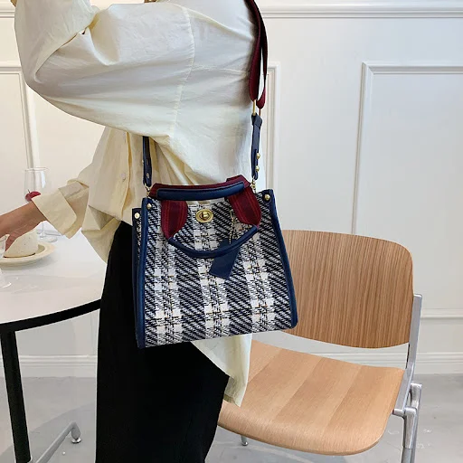 Title 3, Bolsa feminina estilo bucket retrô com design d...