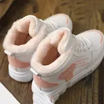 Sapatos quentes femininos para o inverno. Mantenha seus pés aquecidos e confortáveis com estes sapatos de inverno ideais para o uso diário. — foto 3