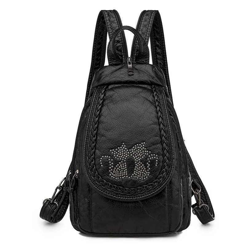 Mochila feminina de couro lavado, com bordados e rebites, pequena e estilosa, ideal para moda e uso diário, combinando praticidade e elegância. — foto 1