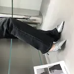 Ženske letnje papuče sa zatvorenim prstima, elegantnom metalnom kopčom, poluotvorenim dizajnom, set za lepe i tople letnje dane. — foto 13
