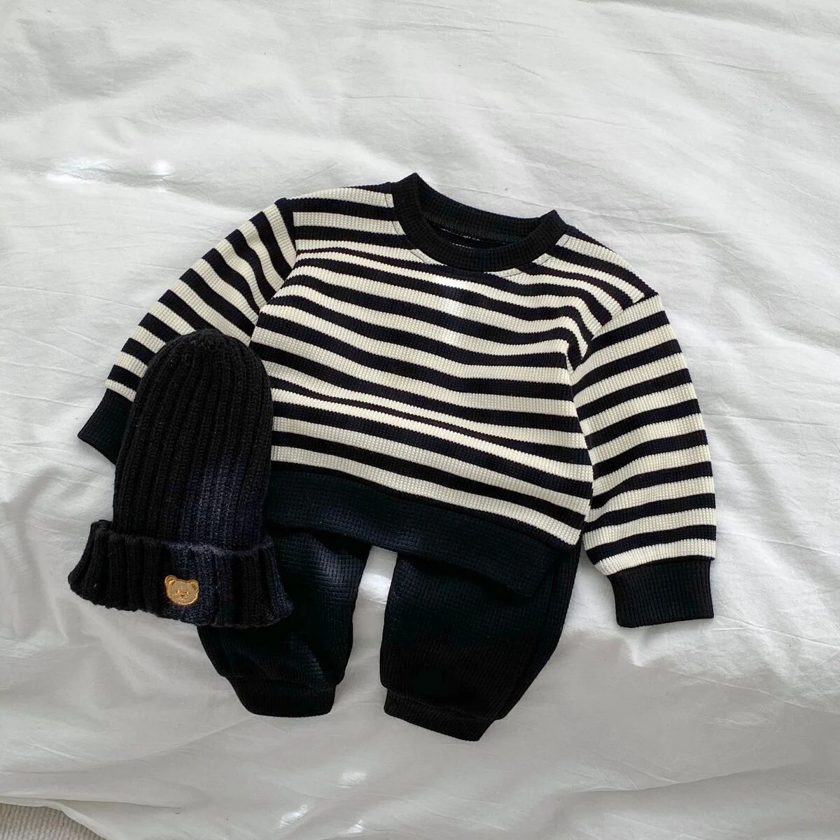 Baby kleur matching gestreepte top met lange mouwen en broek set. Perfect voor het matchen van kleuren, comfortabel en stijlvol. — foto 4