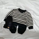Baby kleur matching gestreepte top met lange mouwen en broek set. Perfect voor het matchen van kleuren, comfortabel en stijlvol. — foto 4