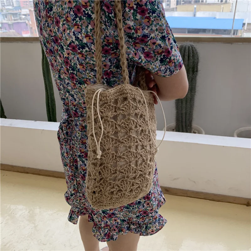 Bolsa feminina artesanal de corda de cânhamo elástica, tecida à mão, combina elegância natural com praticidade para o seu dia a dia. — foto 4
