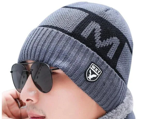 Touca de lã de malha simples para homens. Conforto e estilo para o inverno. Ideal para aquecer e complementar seu visual casual com elegância. — foto 3
