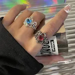 Anel aberto feminino em formato de coração vermelho e azul, alta sensibilidade, design moderno para mulheres que buscam um toque especial e charmoso. — foto 7