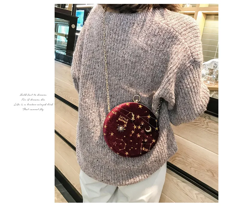 Title 14, Stijlvolle crossbody tas met één schouderband. ...