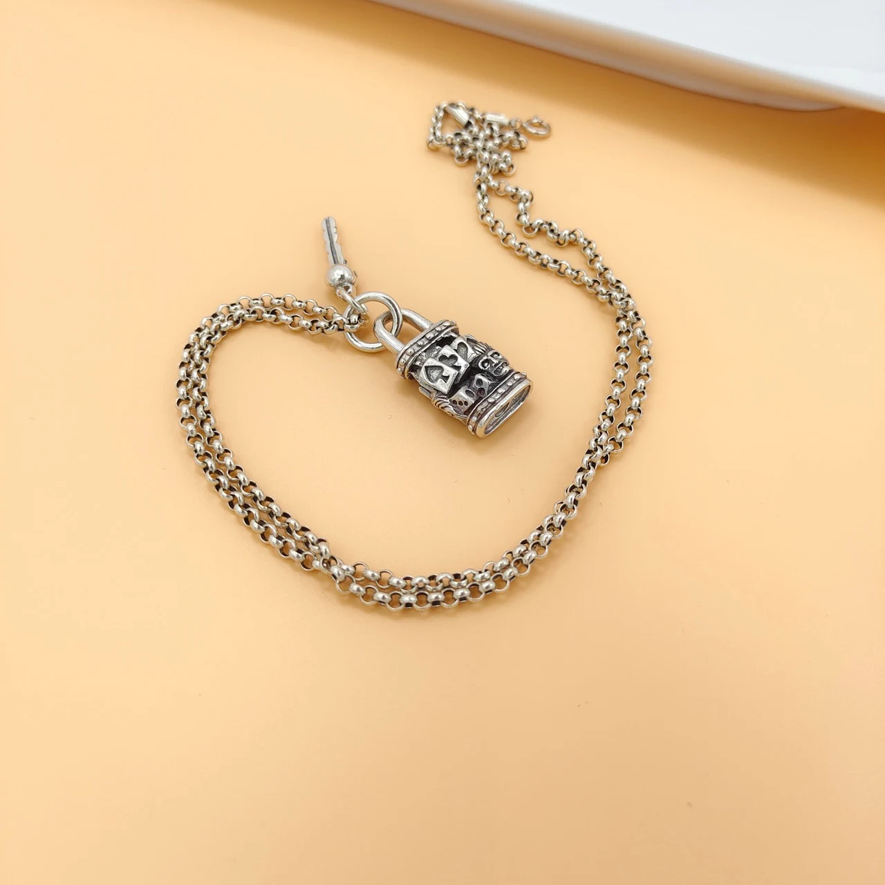 Pingente Personalizado Japonês e Coreano, Combinação Perfeita. Crie um acessório único para complementar qualquer roupa e expressar você. — foto 3