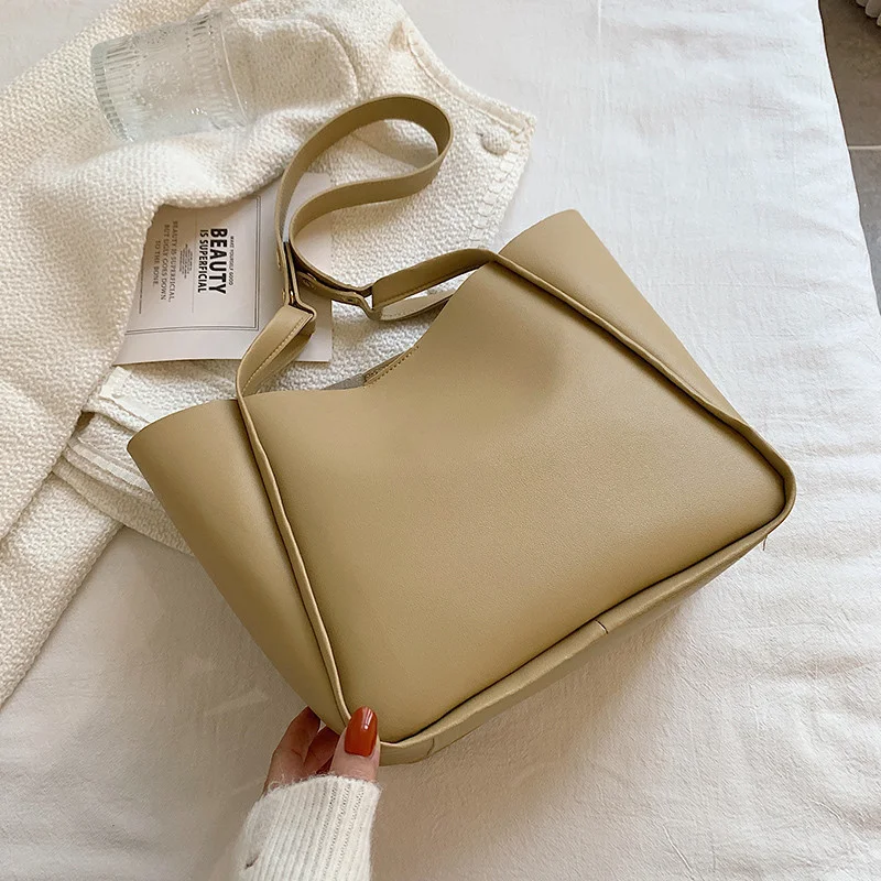 Bolsa Tote Simples Grande em Couro Macio, Ampla Capacidade, Ombro Portátil. Perfeita para uso diário, trabalho, compras e viagens longas. — foto 3