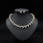 Conjunto de colar de pérolas naturais para casamentos e jantares elegantes. Inclui brincos. Perfeito para ocasiões especiais e refinadas. — foto 1