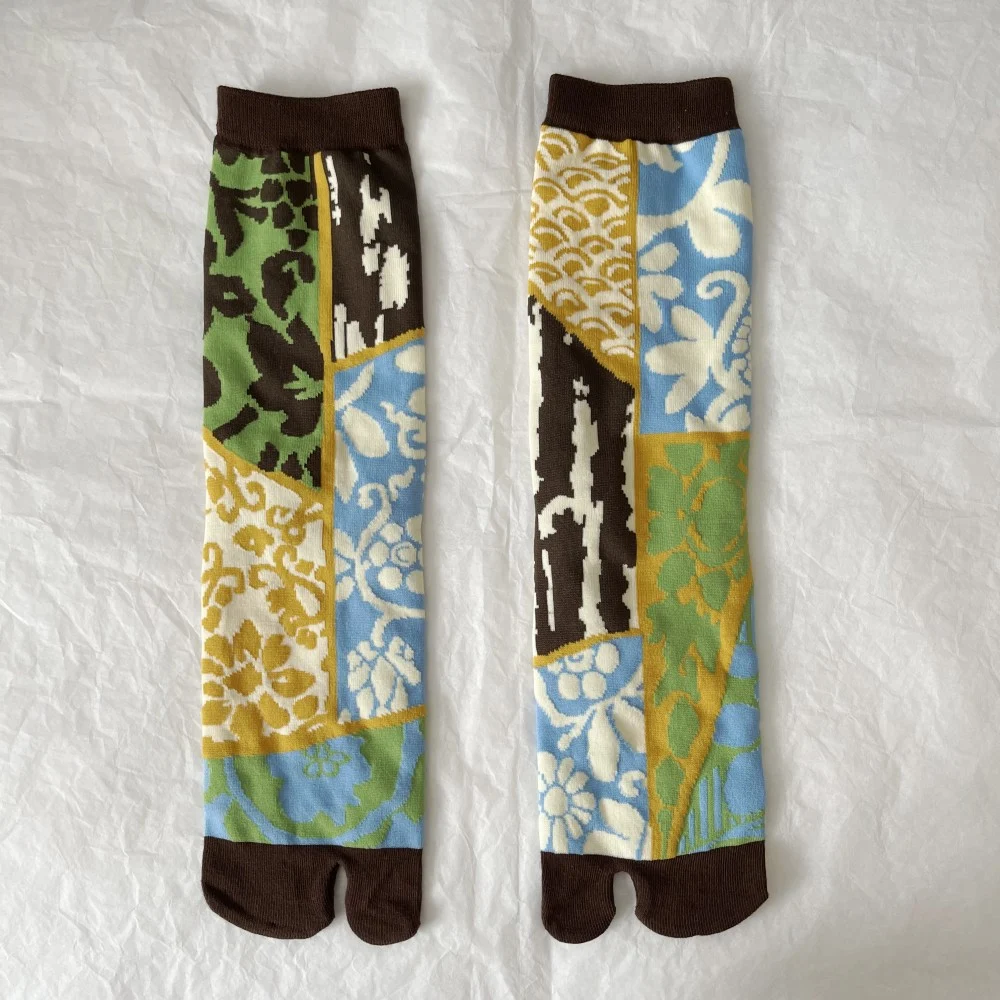 Meias de dois dedos de verão com personalidade. Conforto e estilo para seus pés. Perfeitas para usar com sandálias e aproveitar o verão. — foto 3