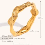 Anel Ornamento Superfície Irregular Aço Inox Dourado 18k Elegância Simples e Leve Joia de Luxo com Personalidade para Você — foto 10