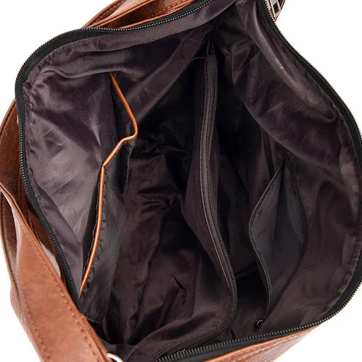 Title 4, Bolsa de ombro de lazer versátil em couro macio...