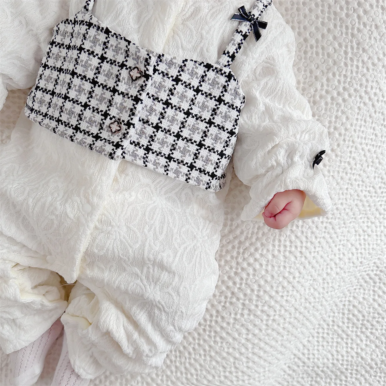 Macacão infantil de outono e inverno com forro de lã Mantém o bebê aquecido e aconchegante Ideal para climas frios e passeios ao ar livre Macio e confortável para recém-nascidos e bebês — foto 11