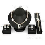 Quatro pulseiras e anéis de pedras preciosas incrustadas, sucesso de vendas. Adicione brilho e sofisticação ao seu visual. — foto 5