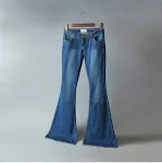 Damen Jeans mit weitem Bein, figurbetonter Passform, mittelhohem Bund, sexy Look. Perfekt für einen stilvollen Auftritt, hoher Tragekomfort. — foto 1