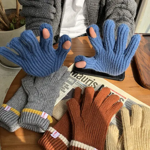 Title 13, Guantes de lana de cinco dedos tejidos con cont...