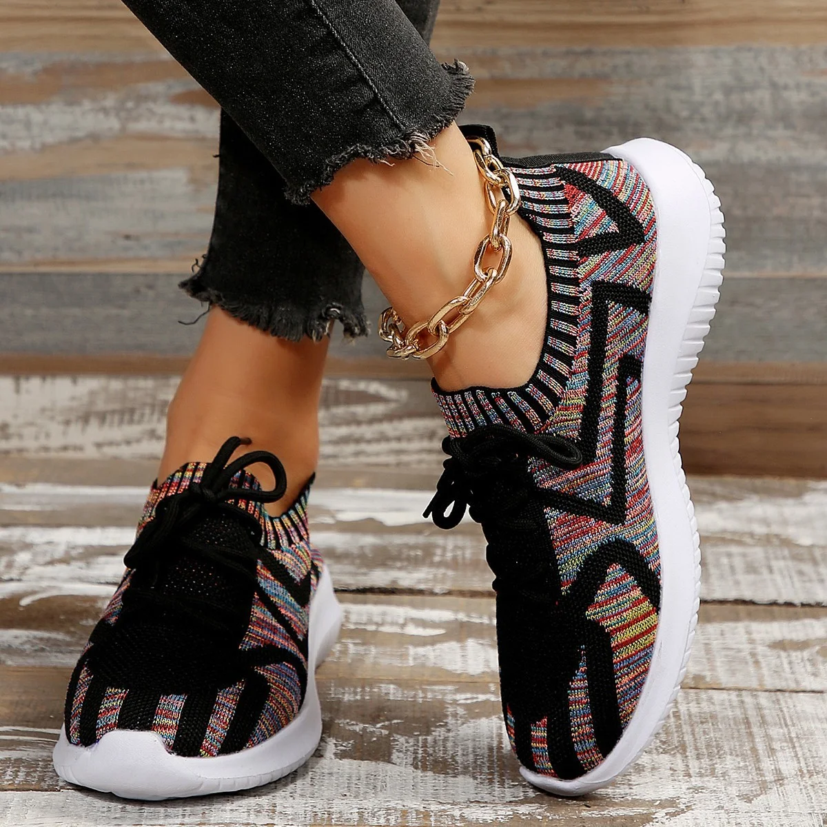 New European and American Flat Slip-on Shoes. Effortless Comfort and Style for Women. Modern Design Perfect for Everyday — photo 2