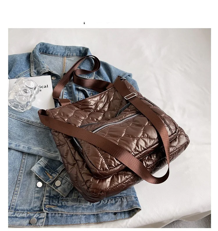 Bolsa feminina transversal de ombro único para uso diário, com design portátil. Perfeita para通勤 e viagens, elegante e prática. — foto 3