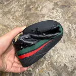 Zapatillas altas de cuero para hombre, modernas y rojas. Estilo urbano con diseño de moda. Calzado perfecto para un look audaz y a la última. — foto 3