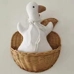 Nova boneca de pato de algodão para crianças com laço de seda, conforto e maciez para abraçar e brincar, um amigo fofinho. — foto 4