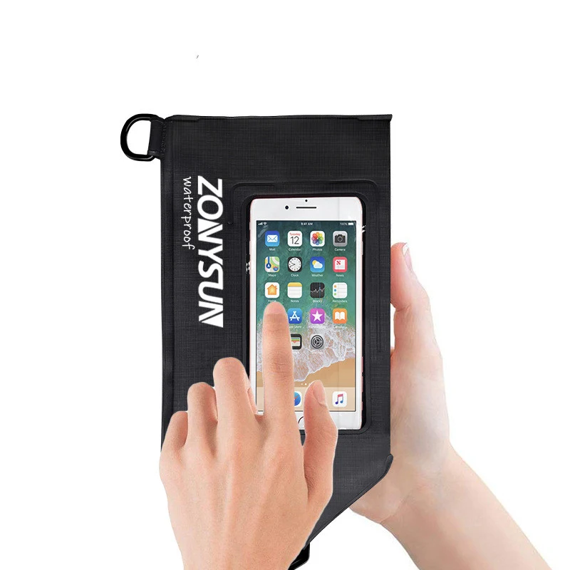 Borsa messenger impermeabile con touchscreen in PVC. Proteggi i tuoi dispositivi e resta connesso in qualsiasi condizione climatica. — foto 1